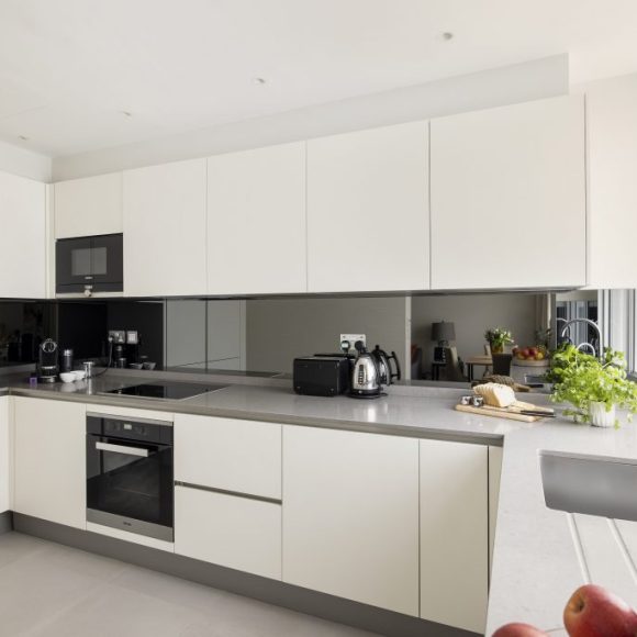 Hyde Park Residence, London.  Luxury 2 bed apartment.